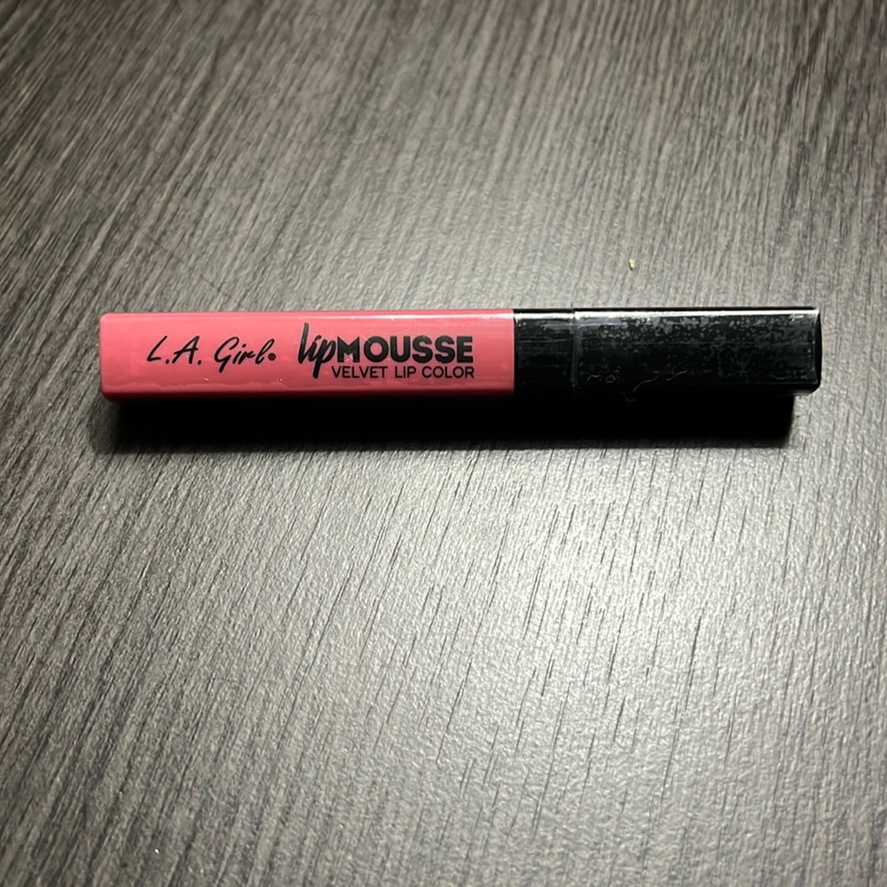 2/$12 💥 NEW (BFF) L.A. Girls Lip Mousse Velvet Lip Color (1280)